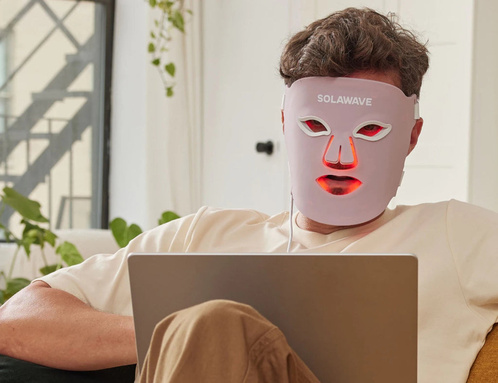 Man relaxing hands-free wearing the mask