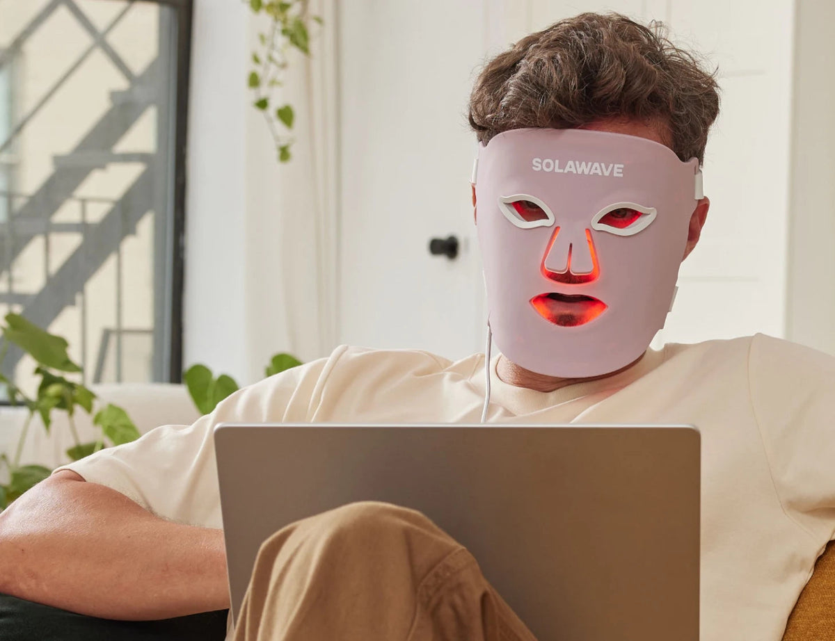 Man relaxing hands-free wearing the mask